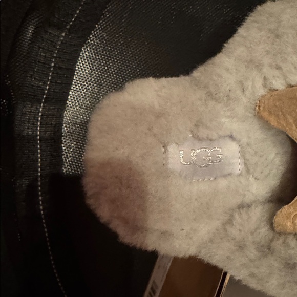 UGG Women’s Scuffette II Slippers in “Mirror Ball” Silver Sequin - Picture 8 of 10